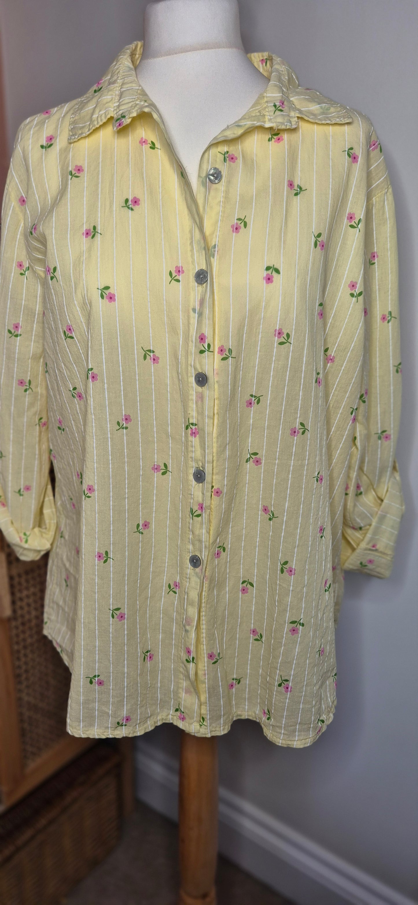 Rosalie Shirt – Lightweight Cotton Summer Shirt with Rosebud Print