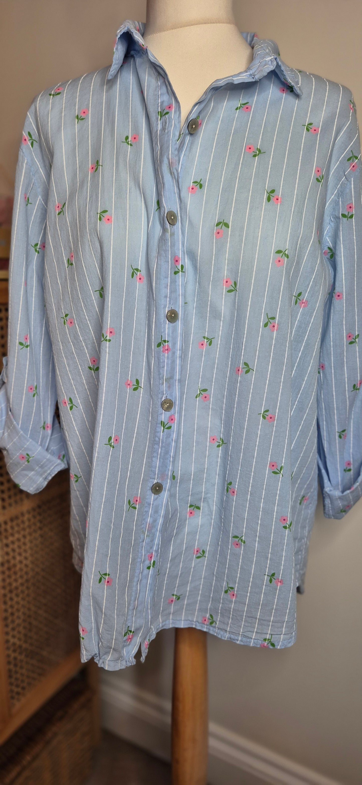 Rosalie Shirt – Lightweight Cotton Summer Shirt with Rosebud Print