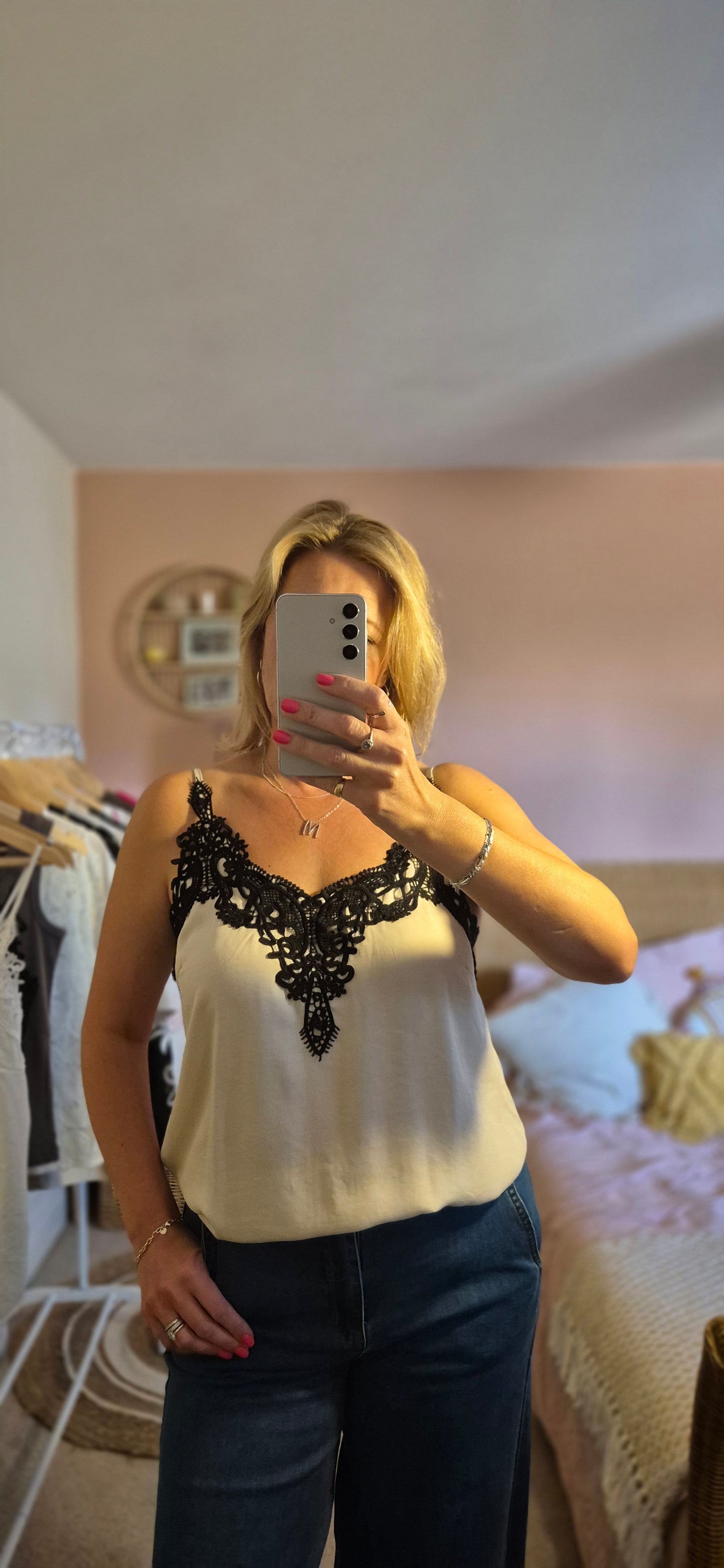 Anna Cami – Effortless Elegance with a Touch of Lace