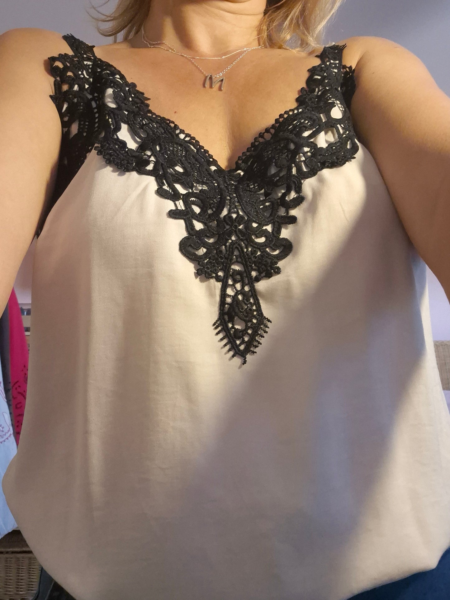 Anna Cami – Effortless Elegance with a Touch of Lace