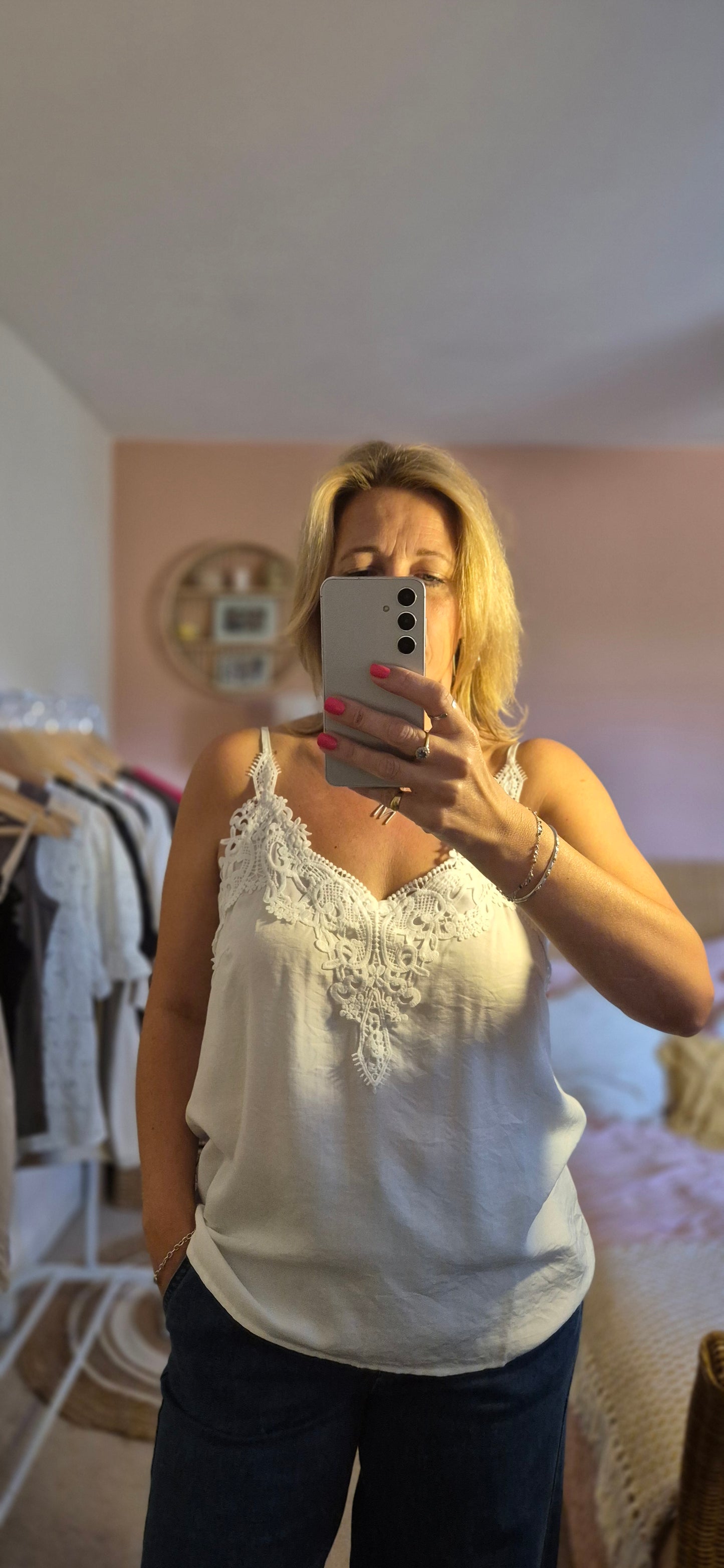 Anna Cami – Effortless Elegance with a Touch of Lace