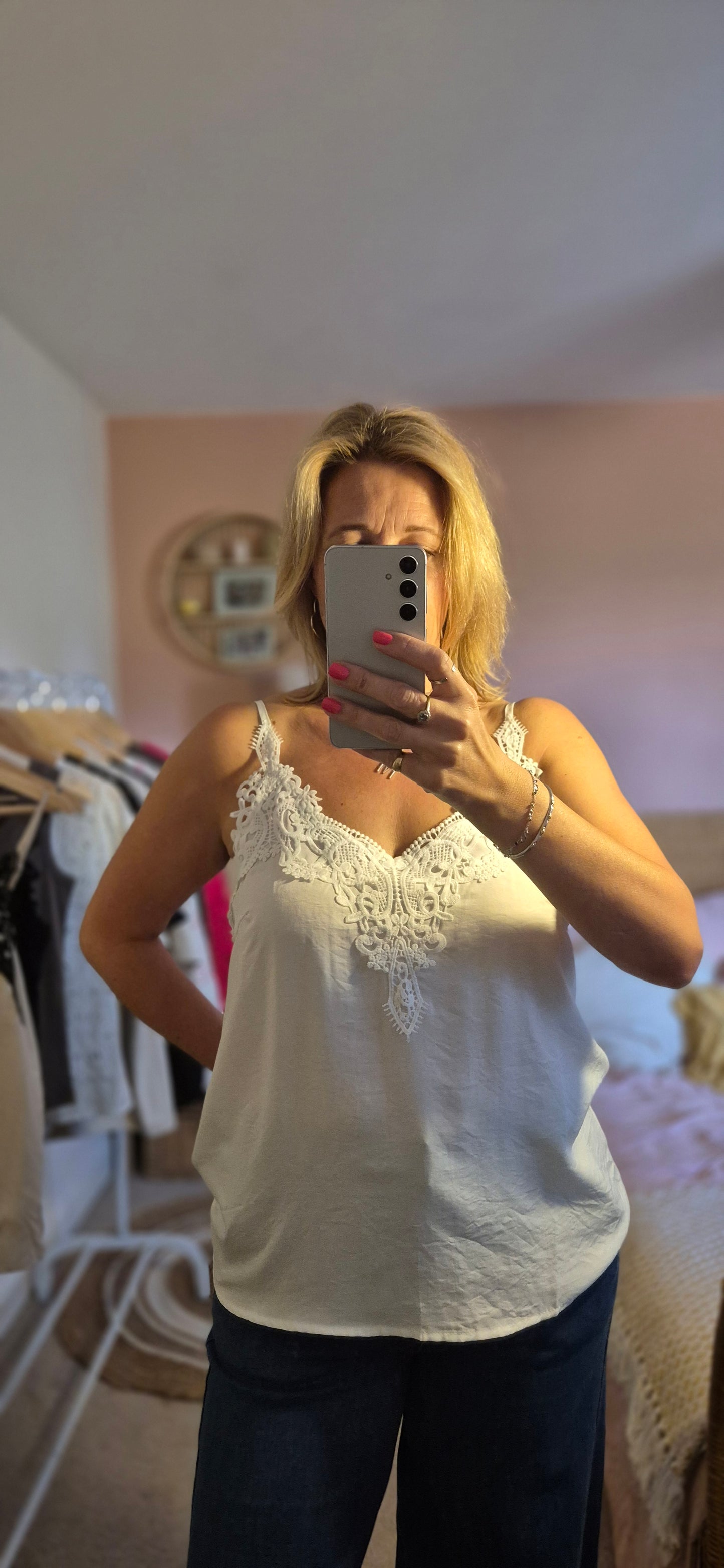 Anna Cami – Effortless Elegance with a Touch of Lace