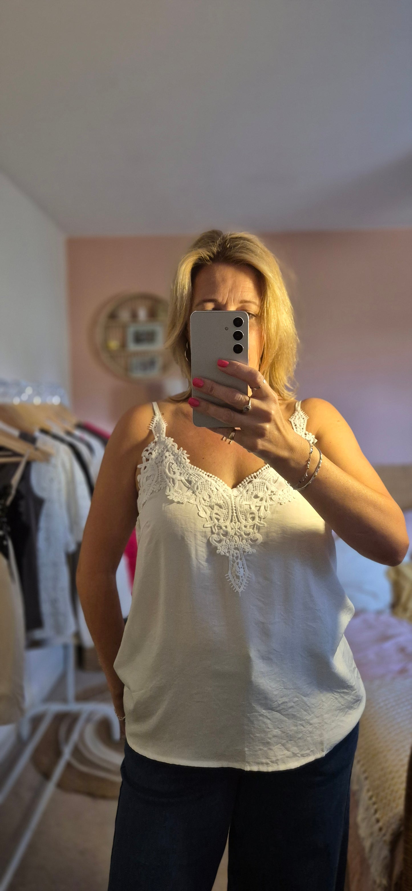 Anna Cami – Effortless Elegance with a Touch of Lace