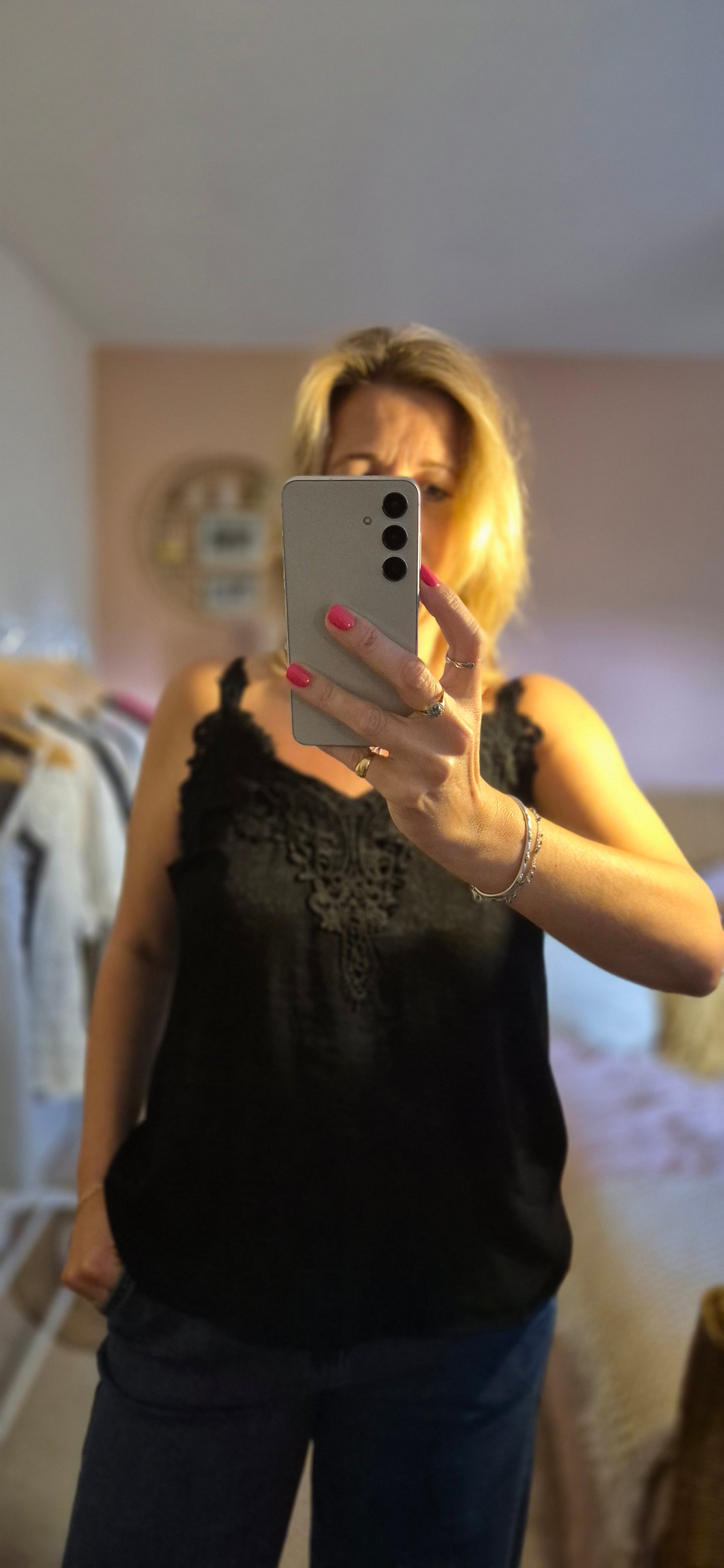 Anna Cami – Effortless Elegance with a Touch of Lace