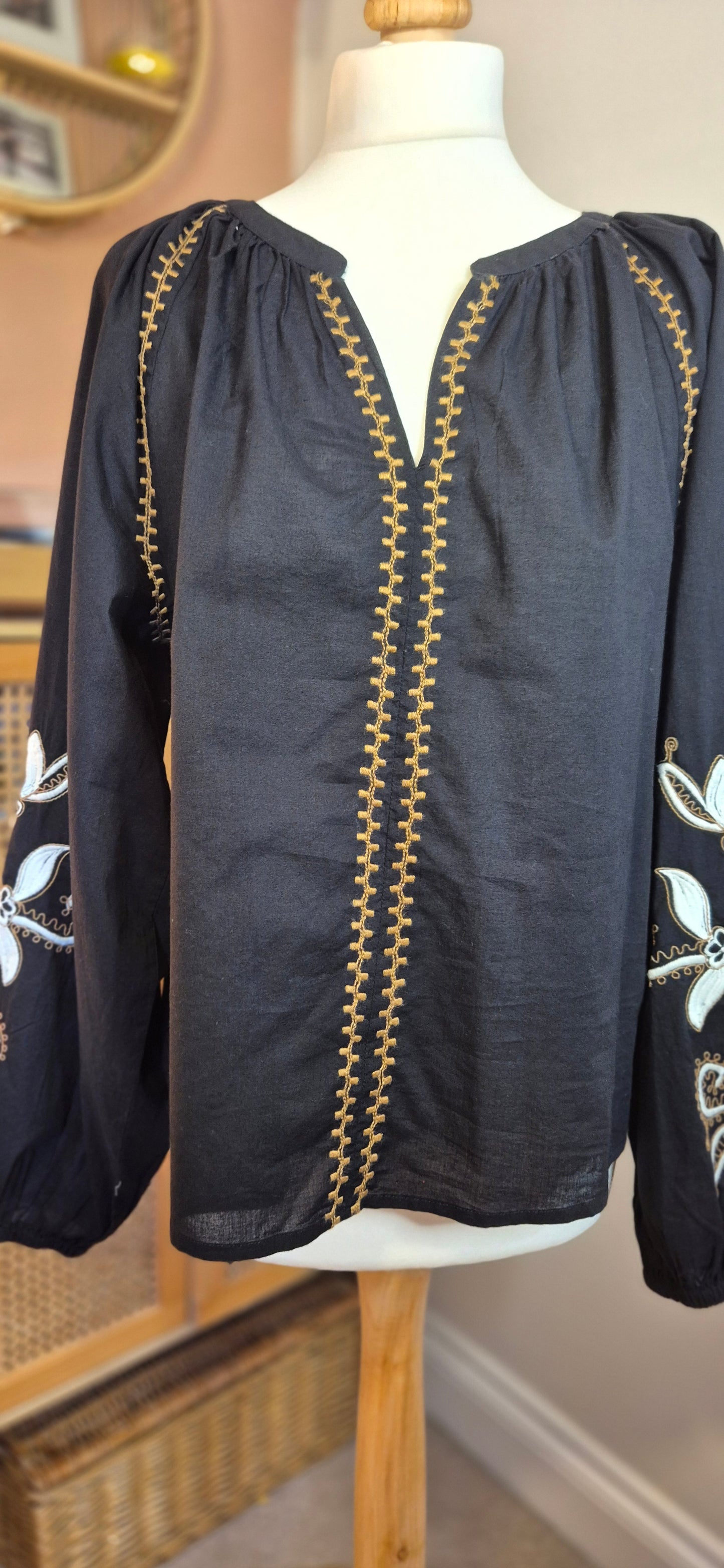 Jessica Blouse – Boho Chic with Embroidered Elegance