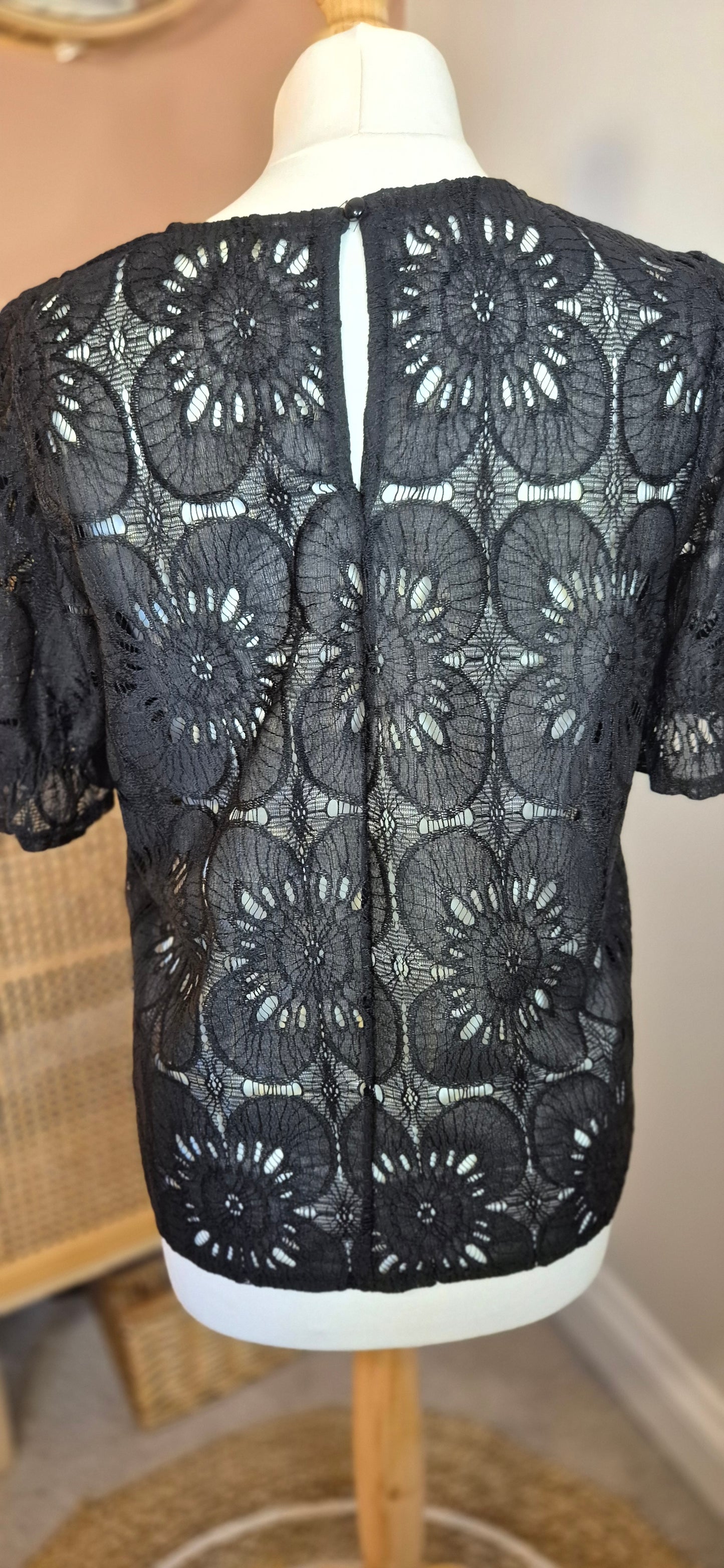 Libby Lace Blouse – Sheer Elegance for Every Occasion