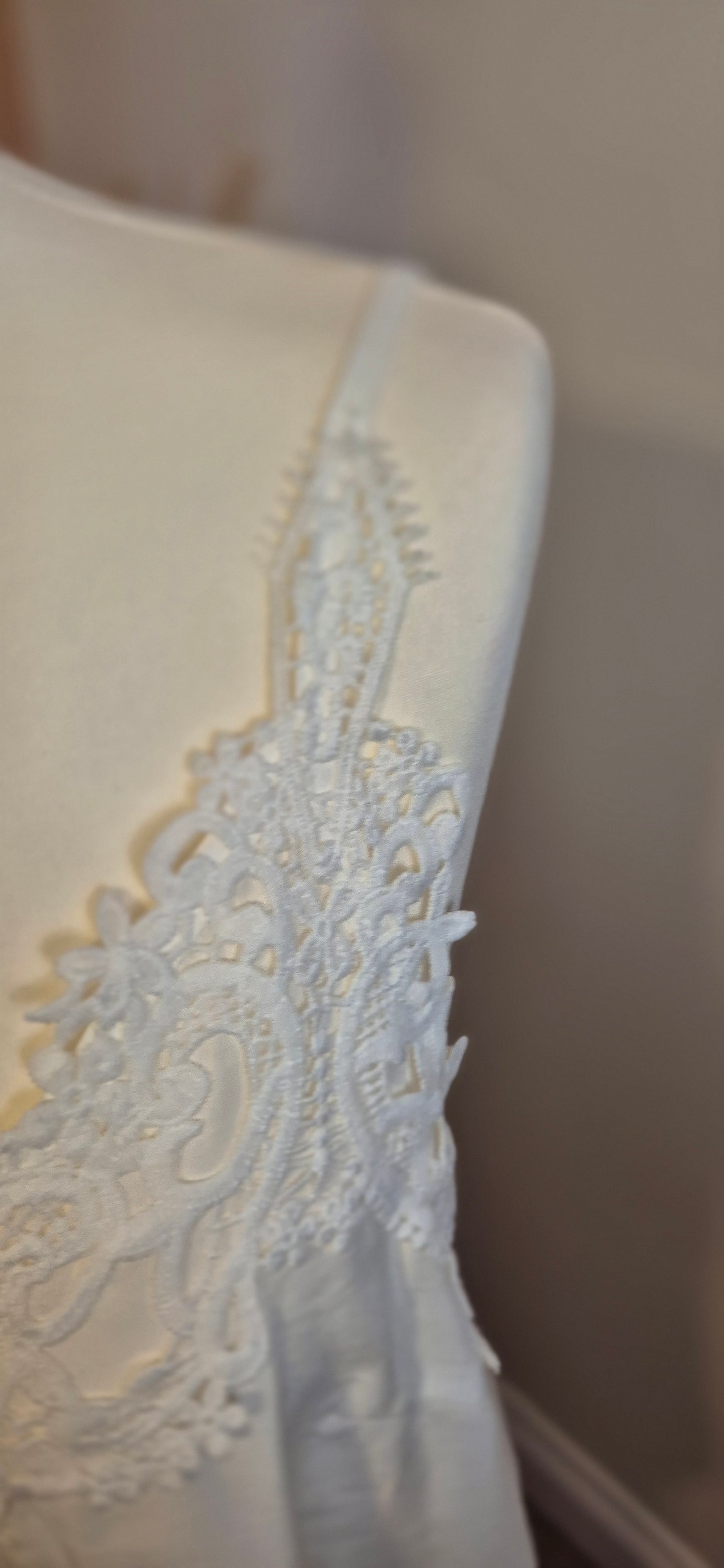 Anna Cami – Effortless Elegance with a Touch of Lace