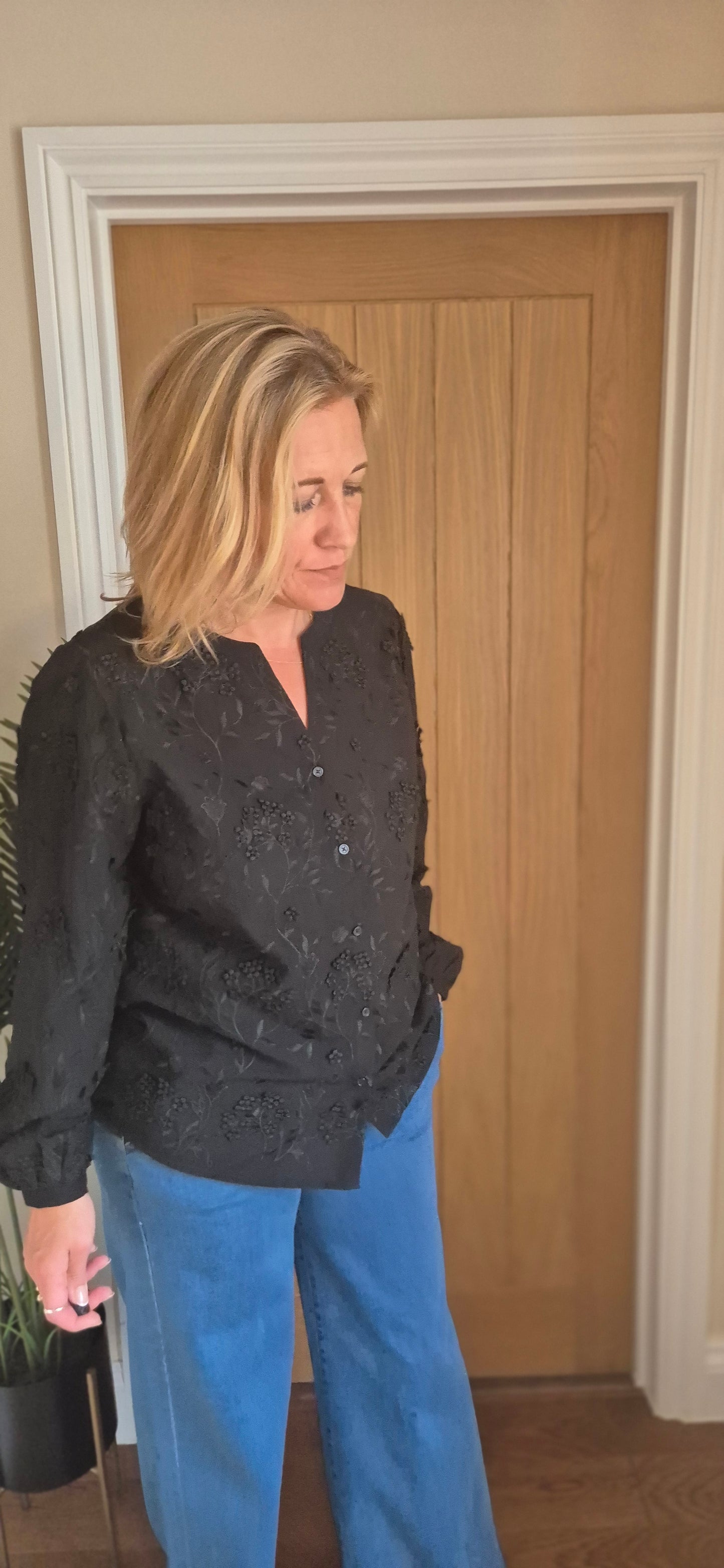Hilda Appliqué Cotton Shirt – Black or White