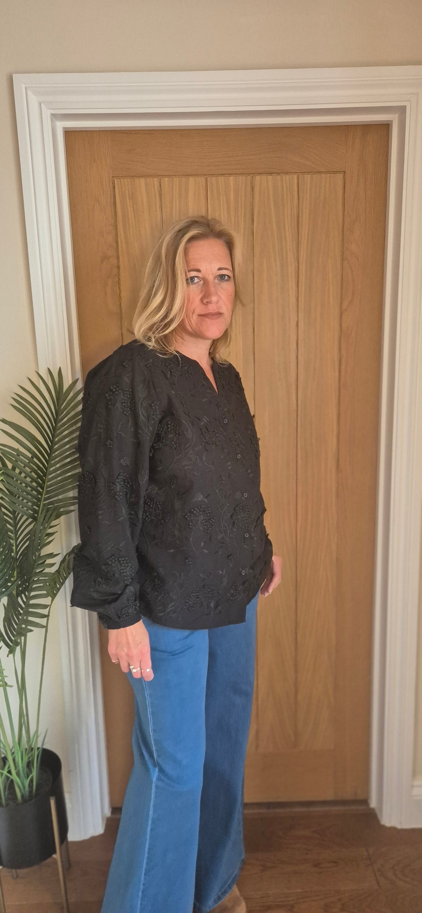 Hilda Appliqué Cotton Shirt – Black or White
