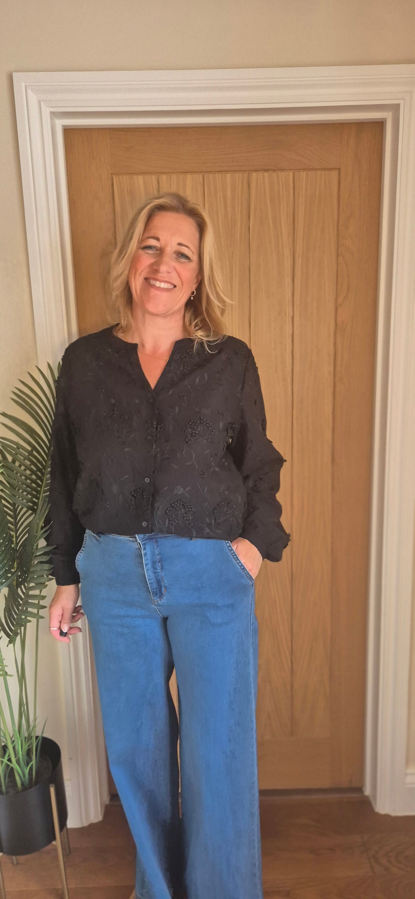 Hilda Appliqué Cotton Shirt – Black or White