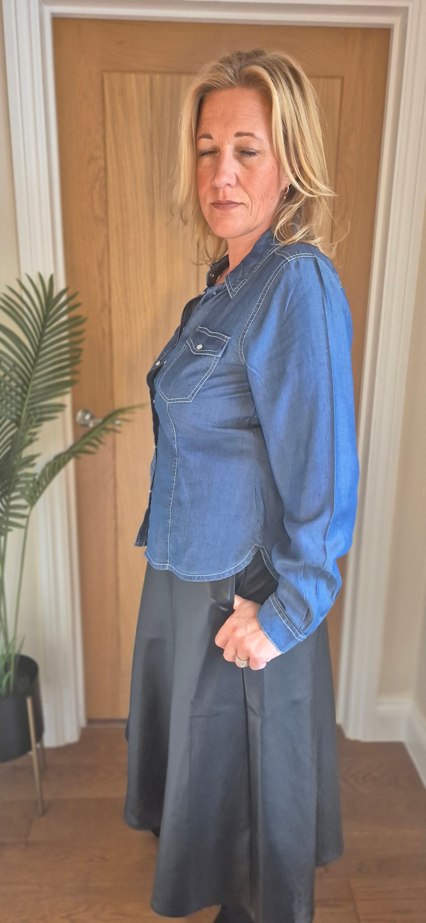 Livia Shirt – Lightweight Denim-Look Viscose