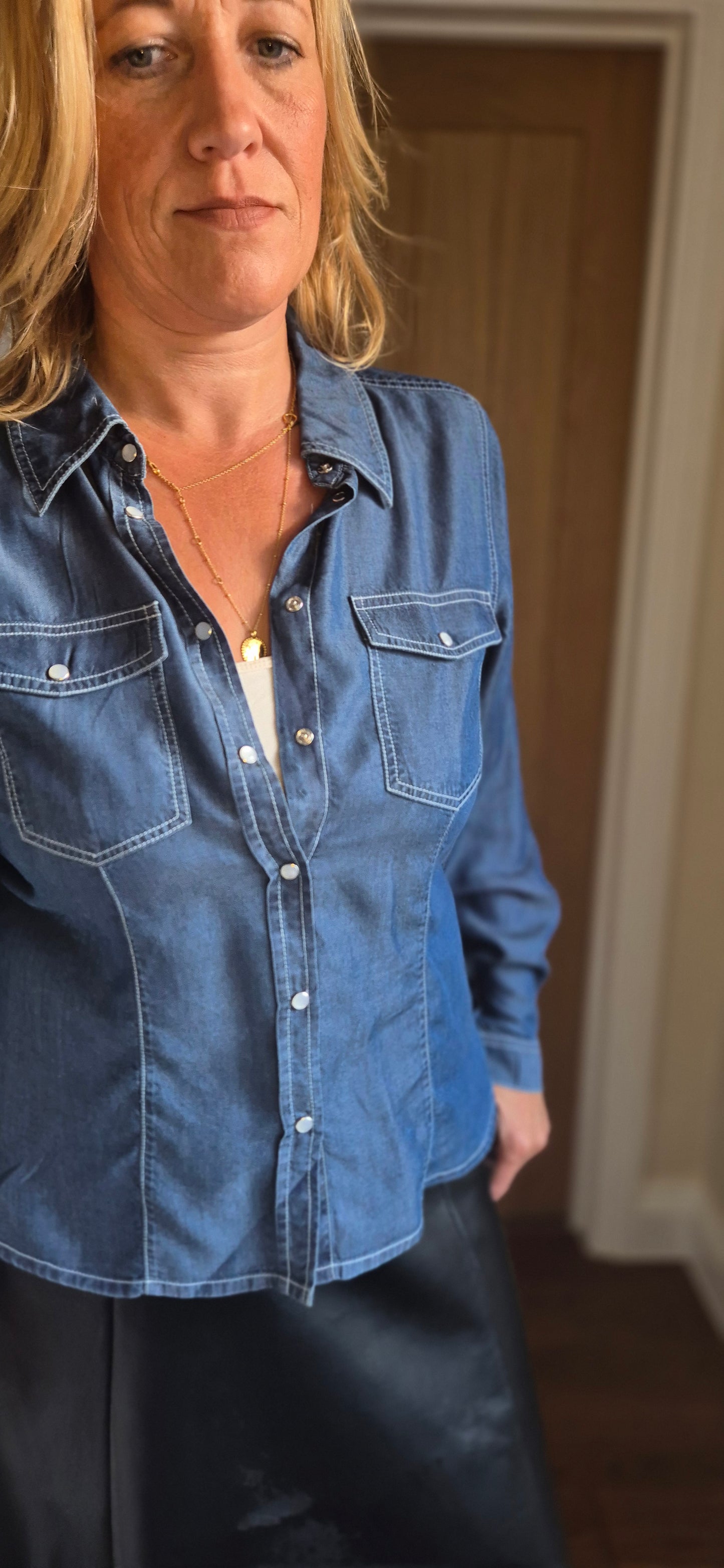 Livia Shirt – Lightweight Denim-Look Viscose