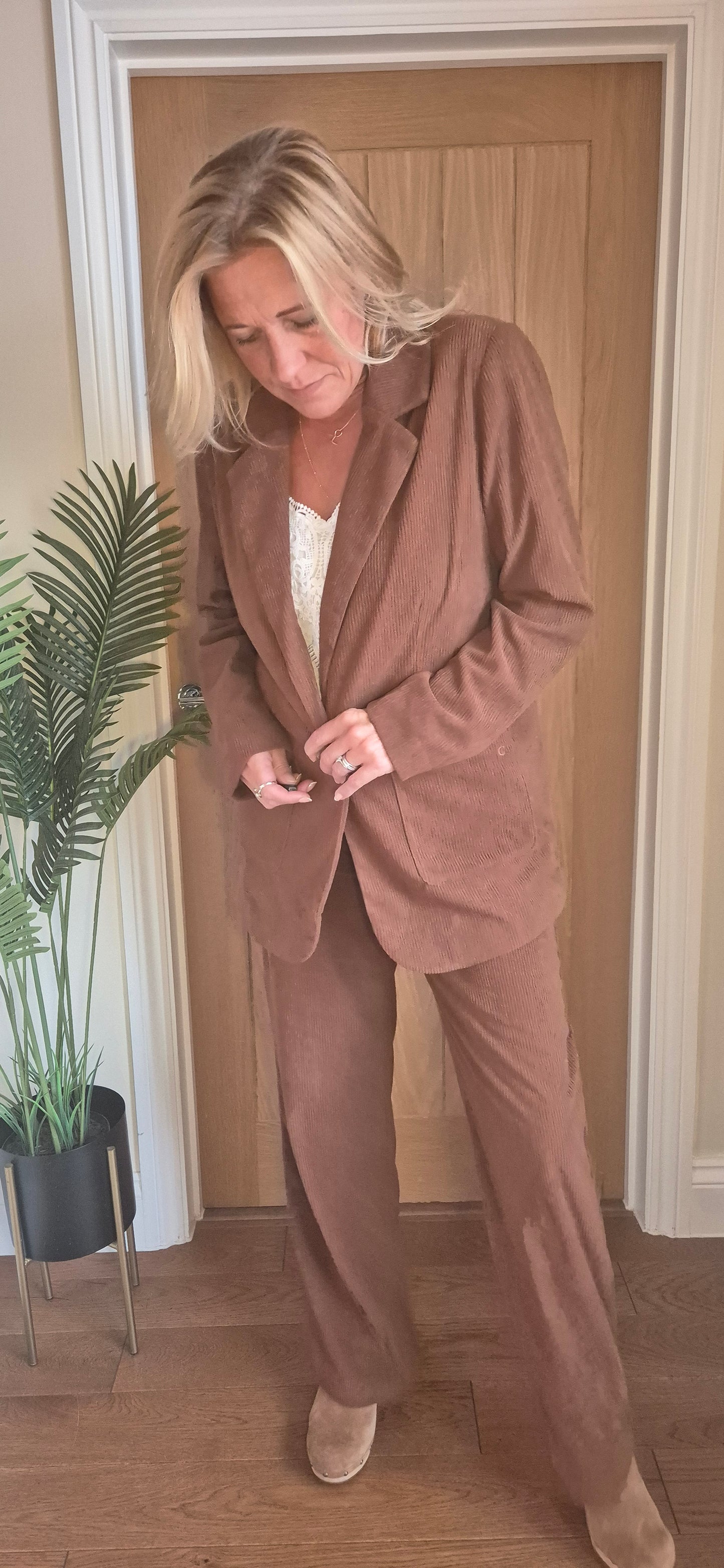 Kanna Corduroy Trousers – Tobacco